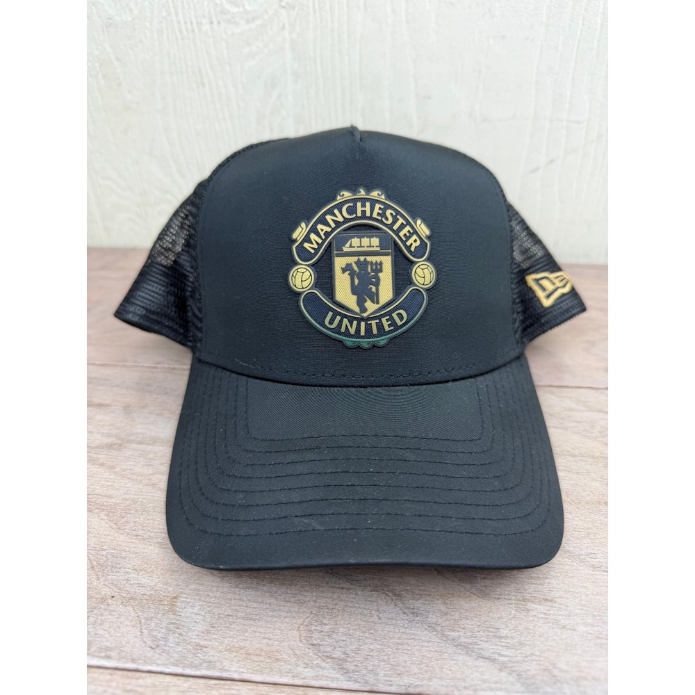 Manchester United Hat New Era Trucker Men's OSFM Black Gold Crest